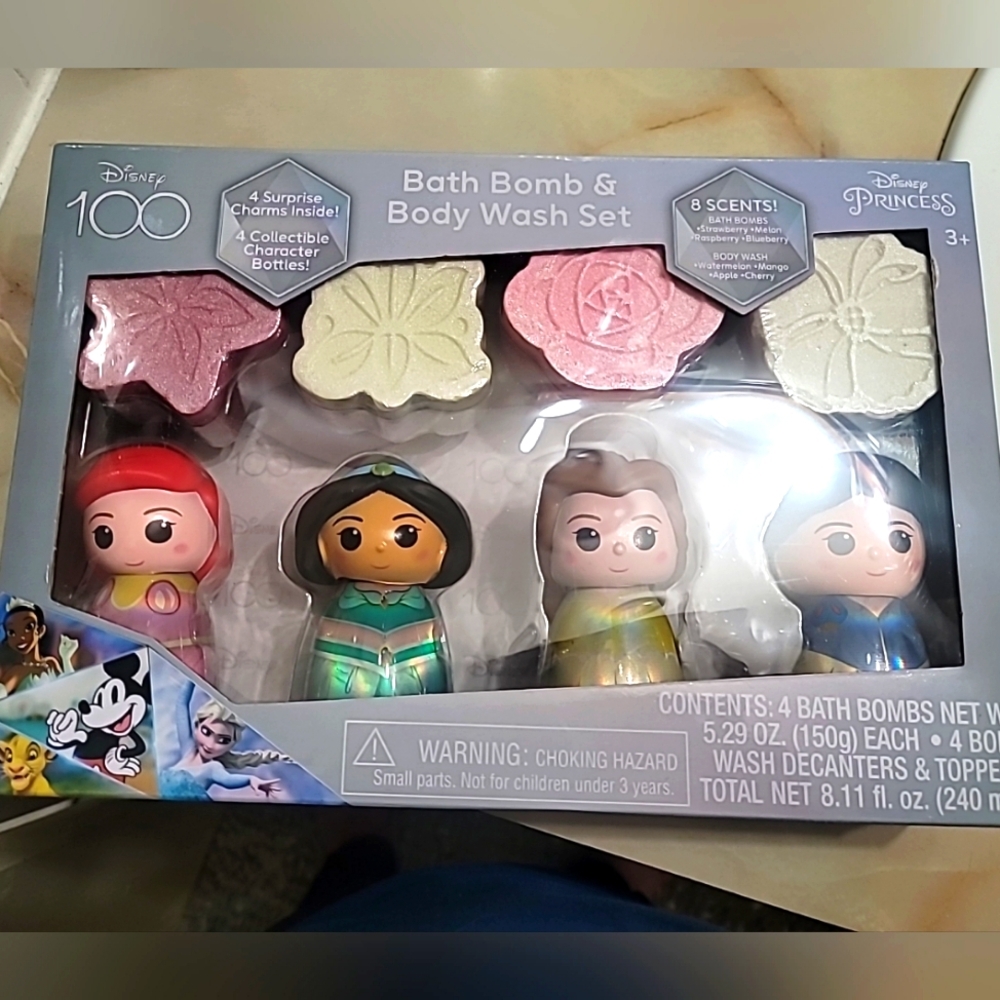 Disney 100yr Disney Princess Bath Bomb & Body Wash 8 Piece Set 4 Charms NIB